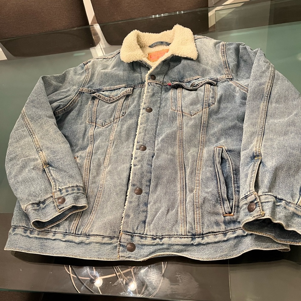 Levi’s Premium Mens faux fur lined vintage fit trucker denim jacket